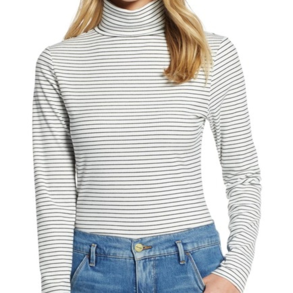 Halogen | MED Black & White Ribbed Turtleneck